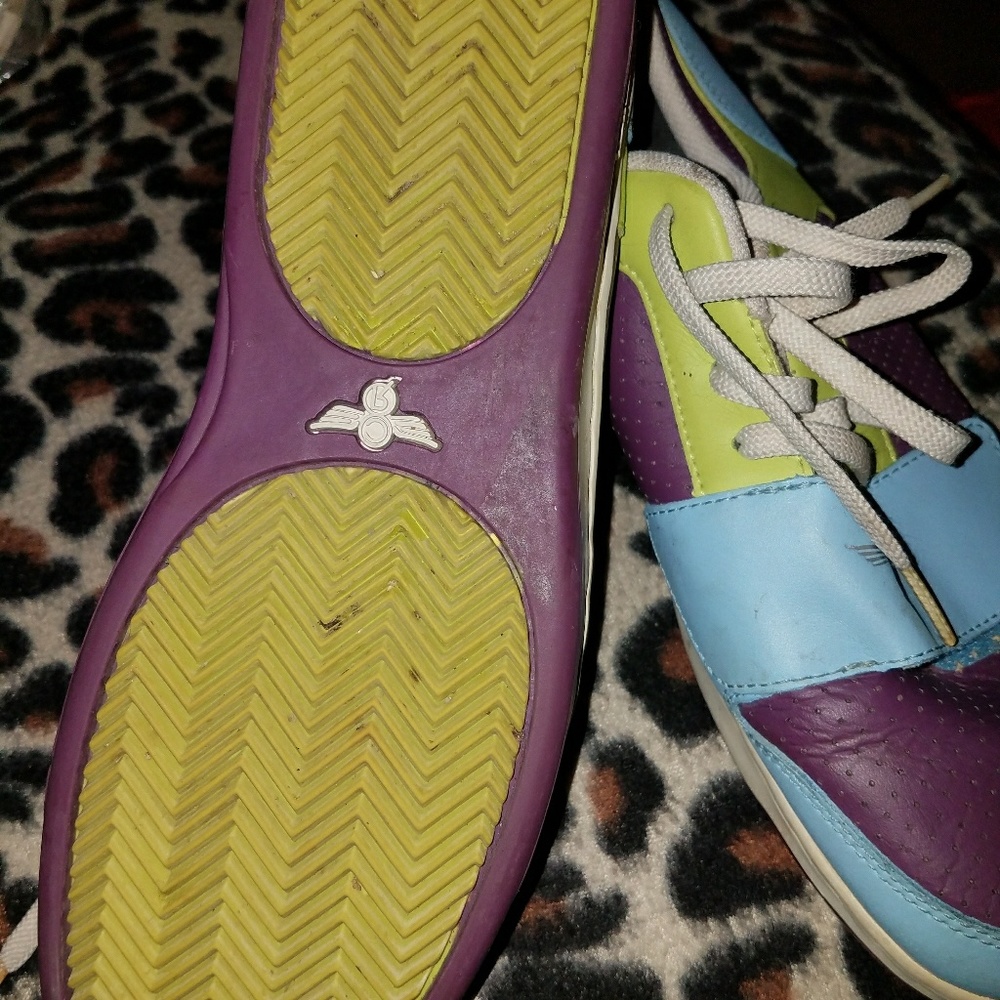 Sneaks - Picture 3 of 4